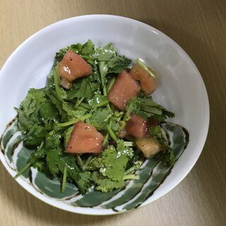 混ぜるだけの簡単パクチートマトサラダ